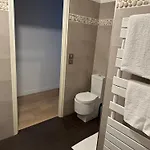 New Upscale 1 Bedroom Paris