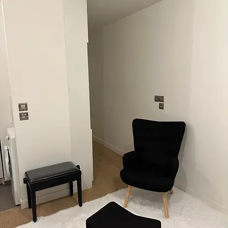 New Upscale 1 Bedroom Appartement