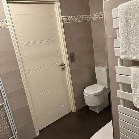 Apartment New Upscale 1 Bedroom Paris