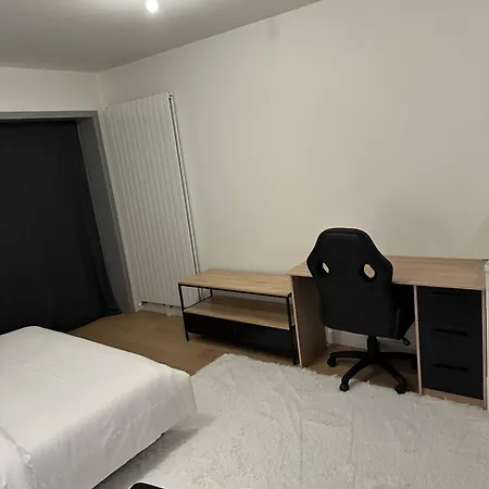 New Upscale 1 Bedroom Paris