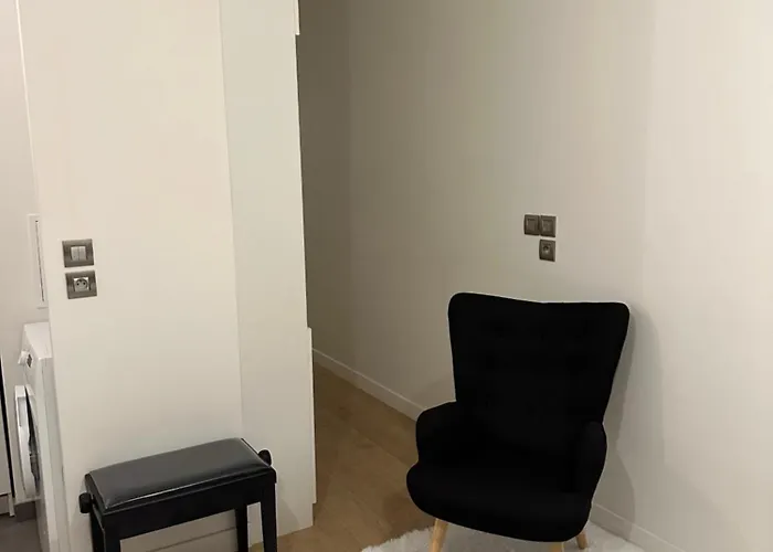 New Upscale 1 Bedroom Lejlighed