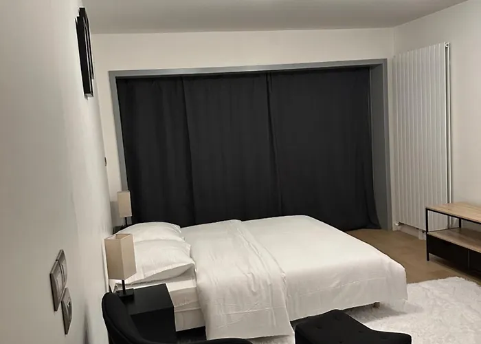 New Upscale 1 Bedroom * Paris